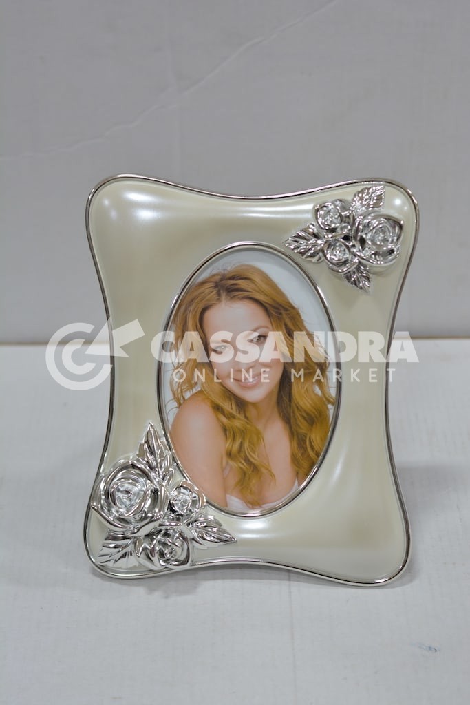 SILVER ACCENT PICTURE FRAME